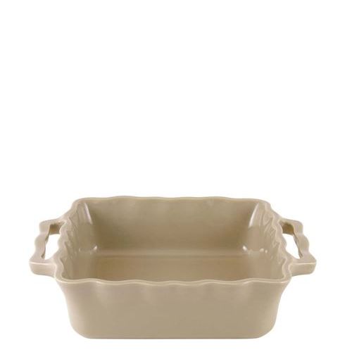 商品情報商品名：アポーリア スクウェアベイキングディッシュ 25cm ベージュ 110025019メーカー型番：7291330JANコード：3700193713158入り数：1サイズ(外形寸法mm)：250×200×H75サイズ(内形寸法mm)：190×180×H70重量：1440g材質：陶器オーブン：○レンジ：○洗浄機：○商品について●直火でのご使用は出来ません●フランス・ブルターニュ発。高品質で鉛やカドミウムを含まない天然素材のみで製造した体に優しいオーブンウェア配送料について【ご注意】画面上の色はブラウザやご使用のパソコンの設定により実物と異なる場合があります。