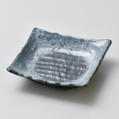 商品情報商品名：黒志野四つ足多用鉢メーカー型番：046-169(旧型番：038-198)品番：114053入り数：1サイズ：18×18×5cm原産国：JPN 材質：磁器配送料について【ご注意】画面上の色はブラウザやご使用のパソコンの設定により実物と異なる場合があります。