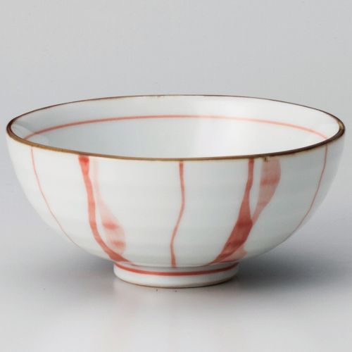 商品情報商品名：ゆらり十草(紅)茶碗(小)メーカー型番：373-128品番：535608入り数：5サイズ：φ11×5cm原産国：JPN 材質：磁器配送料について配送料金は、「小物送料」と記載のある商品総額が15,000円未満の場合、別途送料として800円（税別）頂戴いたします。北海道1,500円（税別）、沖縄2,000円（税別）頂戴いたします。東京都島しょ部、離島については、ご注文後に改めて送料をお見積り致します。予めご了承下さい。ご注文前にあらかじめ配送料金を確認されたい場合は、ご購入希望点数、配送先ご住所をご明記頂き、上部「［？］お問い合わせ」フォームよりご連絡下さいますようお願い致します。【ご注意】画面上の色はブラウザやご使用のパソコンの設定により実物と異なる場合があります。