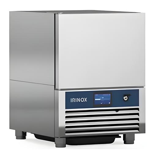■商品説明■世界最高品質の「急速冷凍」「急速冷却」機能。熱々のまま庫内に入れて連続稼働しても急速冷却・急速冷凍。小型でコンパクトな100Vタイプ。商品名：EF NEXTR XS ブラストチラー&ショックフリーザー メーカー：IRINOXメーカー品番：EF NEXTR XS外形寸法：幅535×奥行655×高さ740(mm)お届け数：1保証：1年質量：72kg電源：単相100V 50/60Hz電流：7.7A消費電力：763W収納可能シートパン枚数：1/1GN 65mm/20mm 3枚特記事項：※ホテルパンはオプションです。【配送料について】この商品は、全国配送料金無料にてお届け致します。※北海道・沖縄・離島や一部地域では追加配送料が発生致します。【ご注意】画面上の色はブラウザやご使用のパソコンの設定により実物と異なる場合があります。