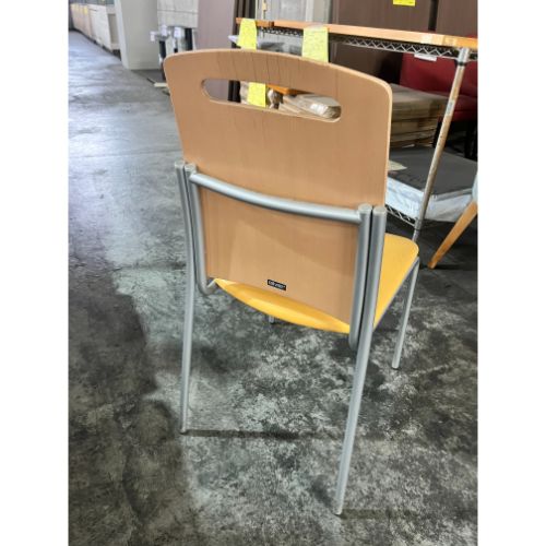 【中古】洋風イス(スチール脚/座オレンジ) 幅400×奥行420×高さ860 【送料無料】【業務用】【飲食店 店舗 厨房機器 イス 業務用イス】 [2]