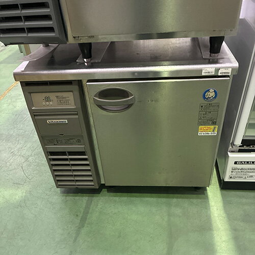 ■ 商品概要 ■商品名：冷蔵コールドテーブル外形寸法：W900×D750×H800(mm)メーカー：北沢産業型式：KYRW-090RM2年式：2019年製電源：単相100V 50/60Hz共用保証期間：納品日より12ヶ月(離島や一部地域では保証対象外とさせて頂きます。)ランク：C特記事項：- 販売店：テンポス佐賀鳥栖センター（佐賀県鳥栖市）からの配送です。この商品は中古ですので1品ものです。店頭販売もしておりますので、売り切れる場合が御座います。売り切れた場合は、迅速にペ-ジの更新をするよう心掛けておりますが、リアルタイムではございません。掲載商品が完売している場合もありますのでご了承ください。在庫に関しましてはお気軽にお問合わせ下さい。■ ランクの規定について ■ランクN：未使用品、または一度も使用されていない。ランクS：数回程度使用されているものの、ほとんど未使用品と変わらない。ランクA：小傷、擦り傷が見られるが、大きな欠点もなく、程度が良い。ランクB：中小傷が見受けられるが、十分使用できる。ランクC：傷が多く、大きな傷も数箇所見受けられるが、使用に問題はない。■ 配送等について ■この商品は、全国配送料無料にてお届けいたします。北海道・沖縄・離島や一部地域では追加配送料が発生致します。商品は車上渡しでのお届けです。ガス接続工事、及び給排水工事は承ることが出来かねます。お客様にて手配頂きますようお願い致します。【買取について】テンポスでは買取・再生事業を展開致しております。全国年間15,000件以上の買取実績！まずはお気軽に無料査定をご利用くださいませ！厨房機器用品、家具、食器、調理道具の買取も承っております。詳しくは「テンポス買取ドットコム」へ。※型式や仕様度合いによって一部買取不可商品もございます。予めご相談ください。店舗・厨房、中古厨房機器。厨房用品なら、テンポスドットコムにお任せ下さい！【補助キーワード】中古冷蔵コールドテーブル,中古冷蔵コールドテーブル,中古台下冷蔵庫,中古コールドテーブル,中古テーブル型冷蔵庫,中古冷蔵CT