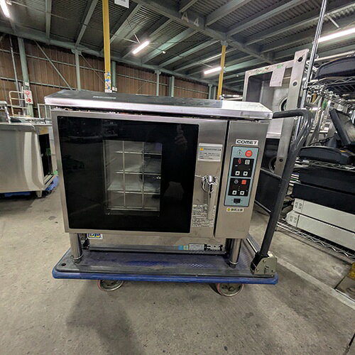 ■ 商品概要 ■商品名：ガス式スチームコンベクションオーブン外形寸法：W700×D530×H655(mm)メーカー：コメットカトウ型式：CCO-G3年式：2021年製ガス種：都市ガス【12A・13A】※ガス機器の接続は最寄りの専門業者へご依頼下さい。保証期間：納品日より12ヶ月(離島や一部地域では保証対象外とさせて頂きます。)ランク：B特記事項： ※別途給排水設備が必要です。最寄の専門業者へご依頼ください。本州配送・期間限定送料無料キャンペーン(10/1～10/23AMまでのご注文及び11/6納品可能商品)販売店：テンポス一宮店（愛知県一宮市）からの配送です。この商品は中古ですので1品ものです。店頭販売もしておりますので、売り切れる場合が御座います。売り切れた場合は、迅速にペ-ジの更新をするよう心掛けておりますが、リアルタイムではございません。掲載商品が完売している場合もありますのでご了承ください。在庫に関しましてはお気軽にお問合わせ下さい。■ ランクの規定について ■ランクN：未使用品、または一度も使用されていない。ランクS：数回程度使用されているものの、ほとんど未使用品と変わらない。ランクA：小傷、擦り傷が見られるが、大きな欠点もなく、程度が良い。ランクB：中小傷が見受けられるが、十分使用できる。ランクC：傷が多く、大きな傷も数箇所見受けられるが、使用に問題はない。■ 配送等について ■この商品は、本州に限り、配送料無料にてお届けいたします。(10/1～10/23AMまでのご注文及び11/6納品可能商品限定)商品は車上渡しでのお届けです。ガス接続工事、及び給排水工事は承ることが出来かねます。お客様にて手配頂きますようお願い致します。【買取について】テンポスでは買取・再生事業を展開致しております。全国年間15,000件以上の買取実績！まずはお気軽に無料査定をご利用くださいませ！厨房機器用品、家具、食器、調理道具の買取も承っております。詳しくは「テンポス買取ドットコム」へ。※型式や仕様度合いによって一部買取不可商品もございます。予めご相談ください。店舗・厨房、中古厨房機器。厨房用品なら、テンポスドットコムにお任せ下さい！【補助キーワード】中古ガス式スチームコンベクションオーブン,中古オーブン