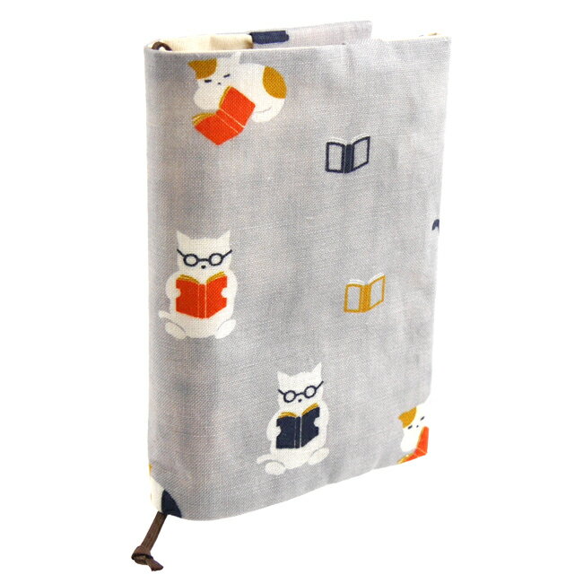 ▼商品詳細 サイズ 23cm×16cm 素&ensp;材 綿100% ※サイズには、多少の誤差があります。 ※色合いはご覧頂く環境によって異なる場合があります。 ※柄の出方は物によって異なります。 特&ensp;徴 てぬぐい生地でお作りしたやわらかくあたたかい手触りが特徴。 ブックカバーとしてはもちろん、文庫本サイズの手帳カバーとしてもオススメです。 ※105mm×148mmのA6サイズでの使用を想定しています。