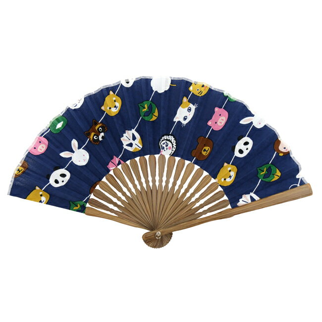 ▼商品詳細 サイズ 長さ20cm 素&ensp;材 扇面：綿100%、扇骨：竹 ※色合いはご覧頂く環境によって異なる場合があります。 特&ensp;徴 てぬぐい生地を使用した布扇子。 濱文様ならではの鮮やかな絵柄は 持ち歩いても、飾っても素敵です。