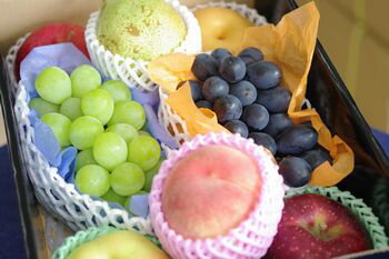 高級なフルーツ イベント景品果物詰め合わせ　高級フルーツセット中箱タイプ。人数・ご予算・ご相談下さい