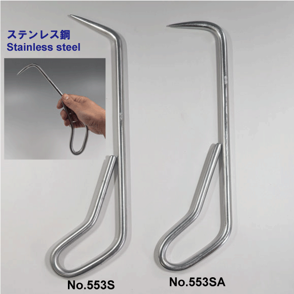 根掻き（ねかき）とも呼ばれる根をほぐす道具です。持ちやすく使いやすい商品です ＊この商品は日本製ではございません。 No.553Sは抵抗が少なくより丁寧に根をほぐすことができるような角度となっております。 今回昔の形だったNo.553SAが復活いたしました。 No.553Sの方がひっかかりが強くなるため抵抗がありますが、その分作業も早くなります。 銃刀法についてはこちらをご確認ください。　