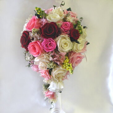 【只今プレゼント付き】 【ブライドピンク】アクセントレッド約18cm×30cm【楽ギフ_メッセ入力】【HLS_DU】【プリザーブドフラワー】ティアドロップ キャスケードブーケ ブライダルブーケ オーバル ティアドロップ