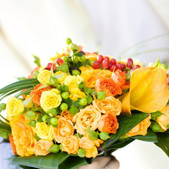 誕生日　母の日 おまかせ 黄色オレンジ系花束 花 人気ランキング 花ギフト 花束 結婚記念日　（誕生日 などにも） バラ 就任　送別 66 花束