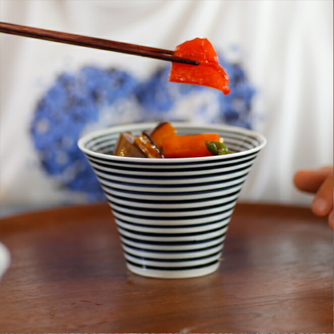 【クーポン配布中】手描き藍駒筋 入れ子カップ 10cm 波佐見焼 // 和食器 食器 入れ子碗 小鉢 副菜鉢 ボウル スープ碗 蕎麦猪口 猪口 デザートカップ カップ 和モダン おしゃれ 食器洗浄機対応 食洗機対応 電子レンジ対応 シリアルボウル ヨーグルトボウル かわいい ボーダー