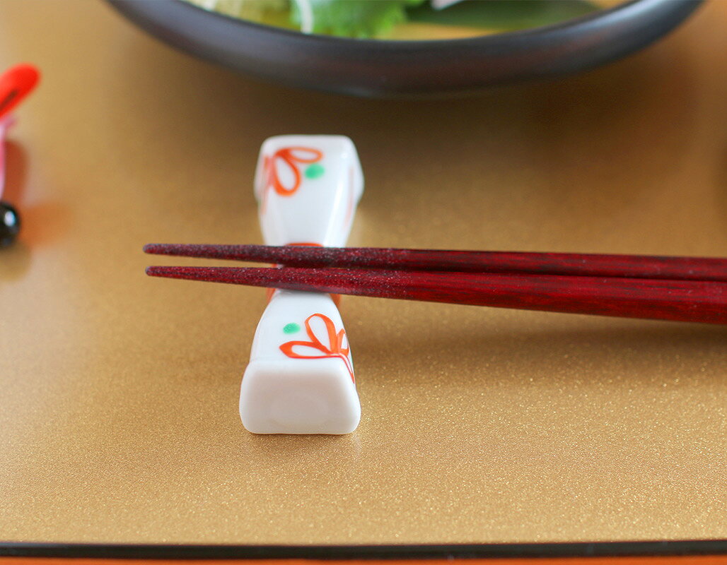 【クーポン配布中】赤絵リボン 箸置き // 美濃焼 陶器 磁器 和食器 食器 箸置き レスト 和風 正月 お祝い おもてなし かわいい おしゃれ 買いまわり hana2primitive-10008226 おしゃれ食器 Primitive陶舎花*花 サンプル画像3