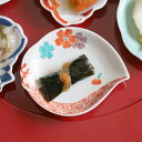 【クーポン配布中】赤絵 桜紋 桃型 豆皿 10cm 有田焼// レトロ 和食器 食器 佐賀県 ありたやき 小皿 たれ皿 しょうゆ皿 手塩皿 漬物皿 薬味皿 珍味皿 おもてなし お正月 お祝い 小さい かわいい お祝いの席 おしゃれ しょうゆ おてしょ 珍味 日本製 国産 陶器 正月 迎春
