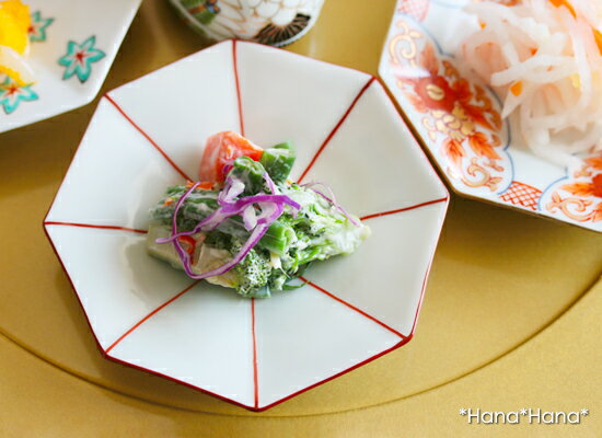 【クーポン配布中】八角 小皿 (赤線) 10.5cm 有田焼 // 和食器 佐賀県 ありたやき 小皿 小付 漬物皿 薬味皿 珍味皿 おもてなし お正月 お祝い 小さい かわいい おしゃれ 買いまわり