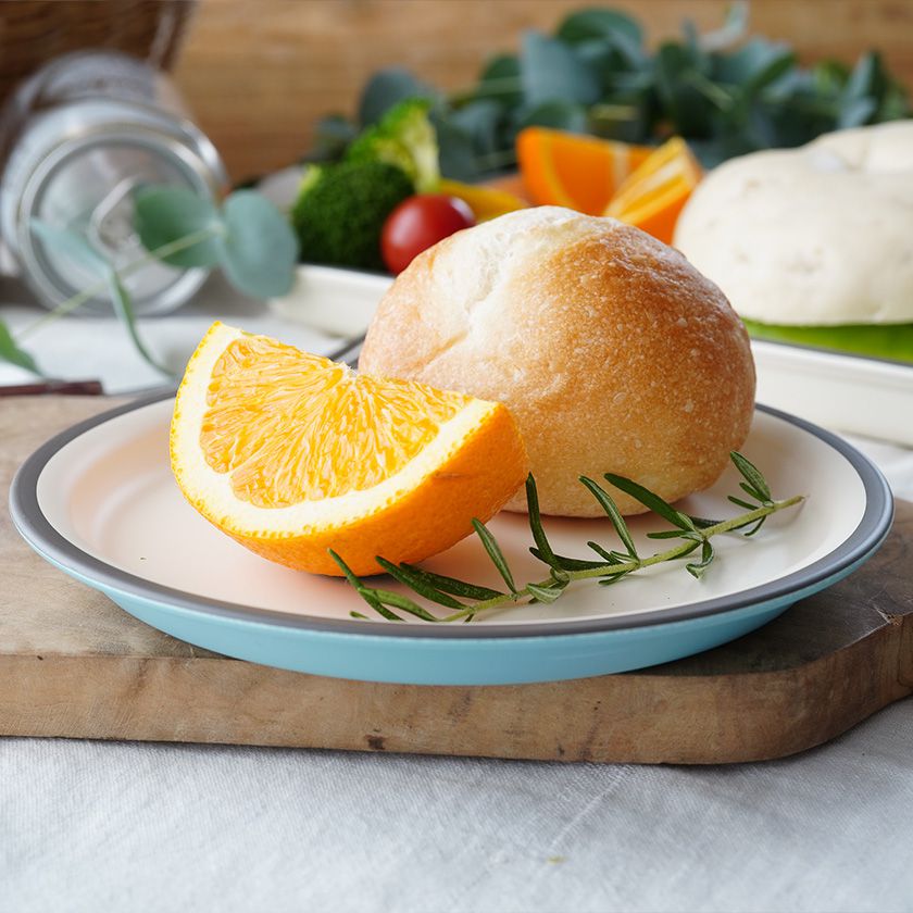 楽天おしゃれ食器 Primitive陶舎花＊花【クーポン配布中】matratt（モースレ）平プレート 15cm ブルー （お取り寄せ品）ABS樹脂 // 日本製 アウトドア食器 ホーロー風 電子レンジOK 食洗機OK 140℃ 耐熱 ボウルの蓋にも使える 皿 取り皿 トースト 料理 朝食 フラット 平ら 平たい 浅い 真っ平 BBQ グランピング