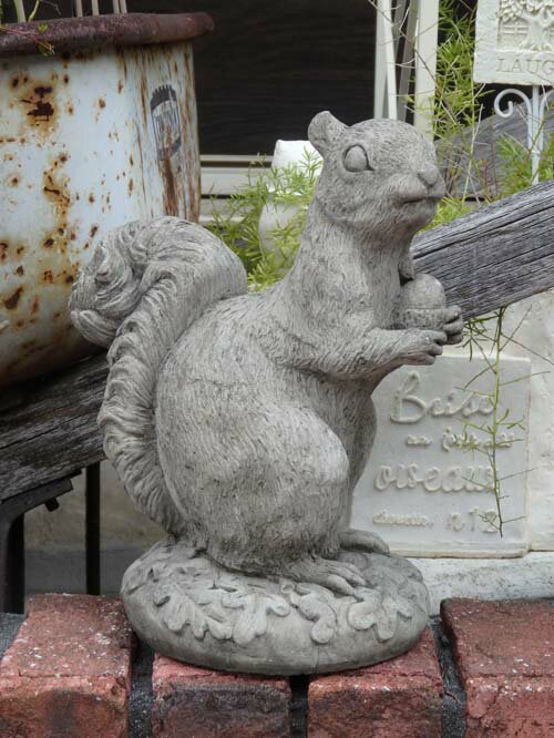 ガーデニング ガーデン 英国 雑貨 ストーン製『English Sitting Squirrel』のサムネイル