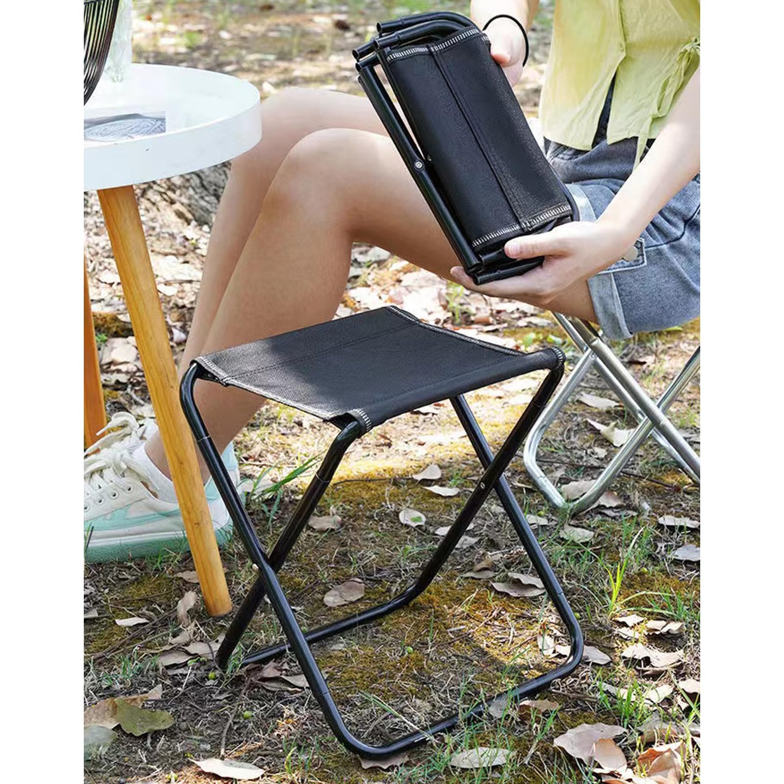 折りたたみ椅子 アウトドアチェア コンパクト 軽量 炭素鋼 耐荷重100kg 携帯便利 キャンプ お釣り 登山 ハイキング お花見 レジャー 運動会 公園ランチ 収納袋付