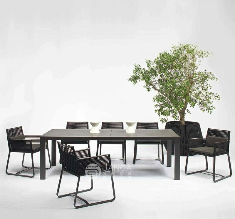 レジャーの庭の金属のテーブルと椅子屋外の別荘の庭の防水の日焼け防止の家具の組み合わせホテルの民宿..