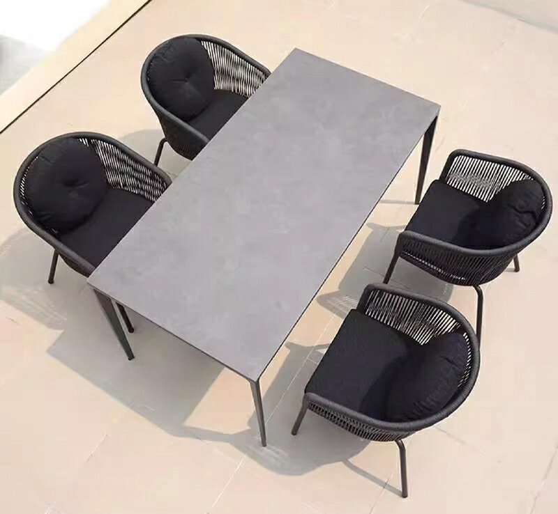 高級ホテル民宿ダイニングテーブルと椅子屋外別荘庭のバルコニー籐の椅子防水日焼け防止のテラスダイニ..