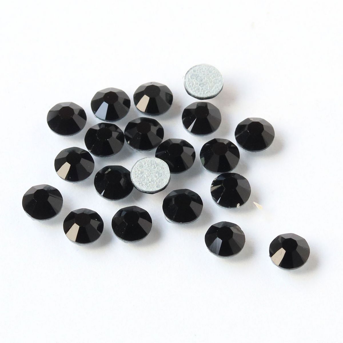 NBK日本紐釦貿易/プレシオサ ラインストーン 熱接着 SS16 24個入 ジェット/M2038SS16-23980【10】 手芸..
