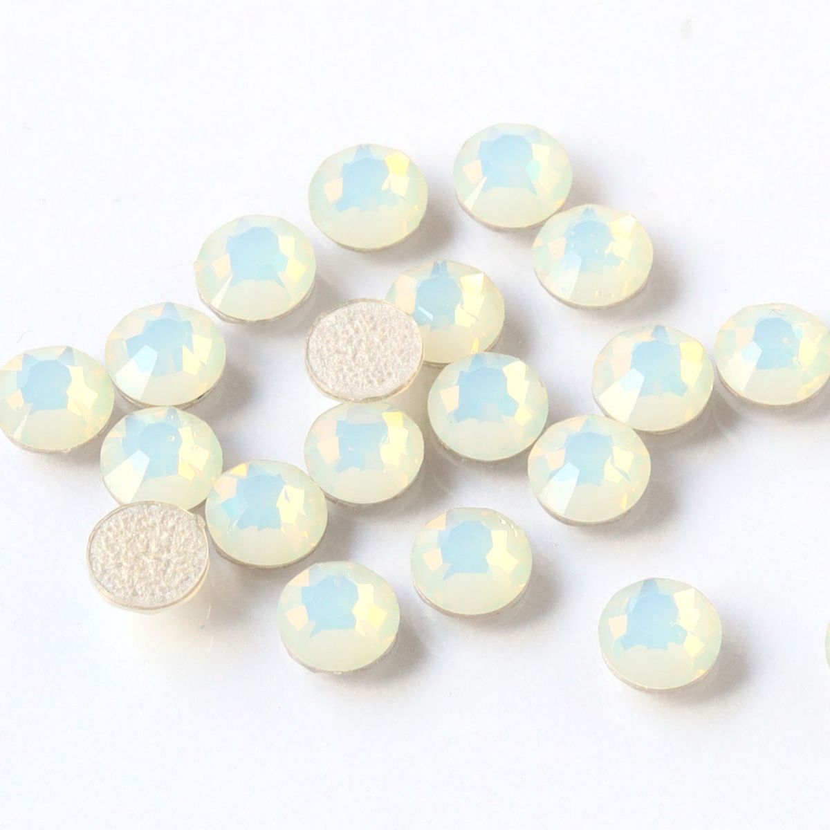 NBK日本紐釦貿易/プレシオサ ラインストーン 熱接着 SS20 24個入 ホワイトオパール/M2038SS20-01000【1..