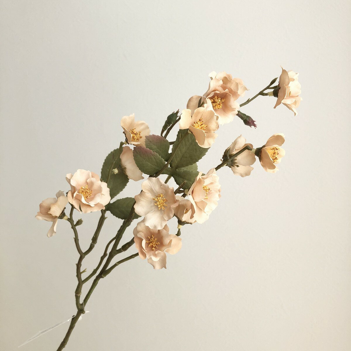 【造花】アスカ/ローズ×14 つぼみ×4 アプリコット/A-34962-4A【01】 造花（アーティフィシャルフラワー..