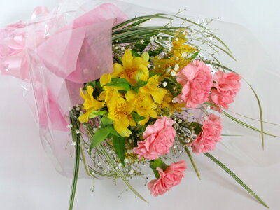 ピンクのカーネーションとアルストロメリアの花束