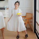 ワンピース ガールズ ジュニア 中学生向け ホワイト フリル ティアードスカート 膝下丈 ミディ丈 リゾートスタイル 春夏 コットン裏地 化繊混紡素材 無地 かわいい カジュアル おしゃれ着 通学 お出かけ