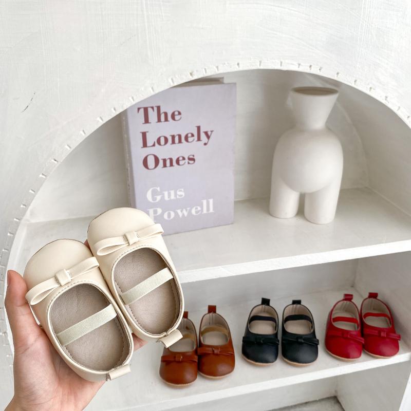 ベビーシューズ 女の子 春夏 柔らか ソフト底 滑り止め 耐摩耗 PUレザー ゴム底 着脱簡単 ローカット 無地 リボン お出かけ ファーストシューズ よちよち歩き 万能 上品 多色展開