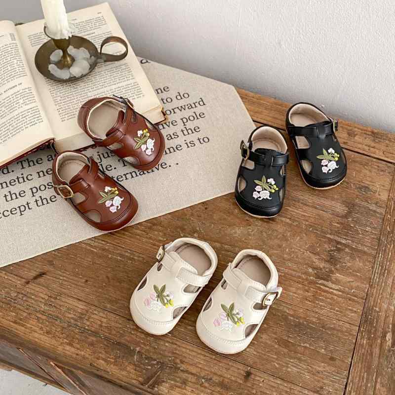 シューズ ベビー ガールズ 春夏 5ヶ月から18ヶ月 花柄刺繍 マジックテープ 滑り止め 柔らかソール ファ..