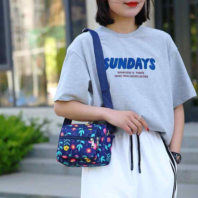 ショルダーバッグ レディース ミセス ママ ナイロン 花柄 ドット柄 かわいい プリント 軽量 多収納 斜め掛け 肩掛け スマホポーチ コインケース ファスナー開閉 ポシェット 横型 お出かけ 普段使い