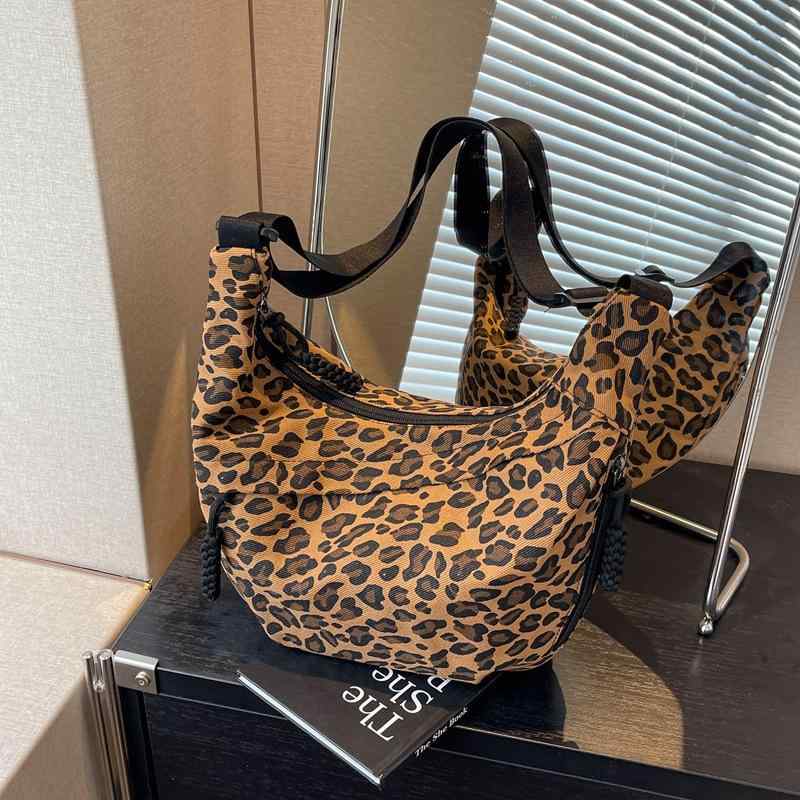 ショルダーバッグ ヒョウ柄 キャンバス 帆布 餃子型 水餃子型 スポーティー カジュアル 大人かわいい ..