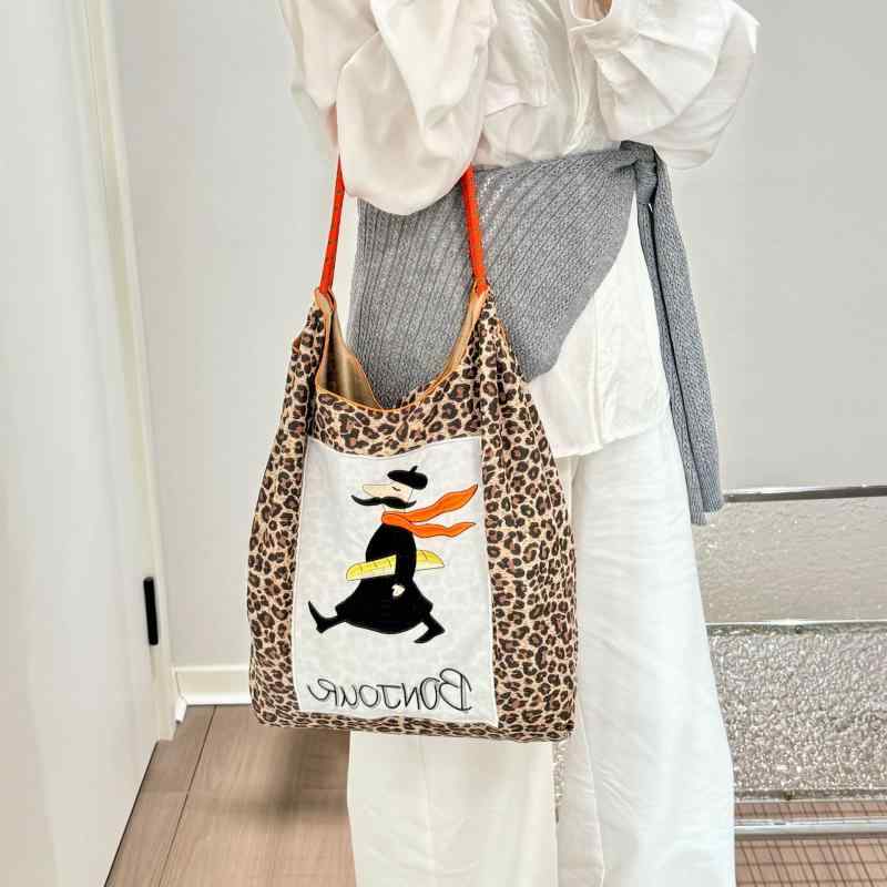 トートバッグ レディース ヒョウ柄 キャンバス 縦型 スクエア 手提げ 斜めがけ ショルダー レッスンバッグ 塾バッグ 通学 通勤 サブバッグ おしゃれ かわいい 刺繍 カジュアル ナイロン裏地 ファスナー開閉 スマホポケット付き 日常使い(4)