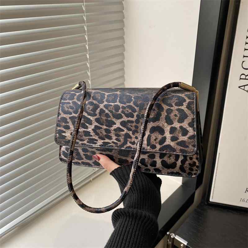 ショルダーバッグ レディース 女性用 韓国風 ミニ スクエア ヒョウ柄 斜め掛け 肩掛け ハンドバッグ クラッチ スマホショルダー PUレザー 合成皮革 マグネット開閉 ストリートカジュアル 高見え 万能 ブラック カーキ ブラウン