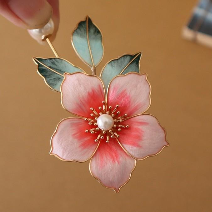 ブローチ パール レディース セレモニー コンサート 結婚式 贈り物 おしゃれ 胸飾り 高級感 绒花 ピン..