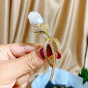 ブローチ パール レディース セレモニー コンサート 結婚式 贈り物 おしゃれ 胸飾り 高級感 女性用 魅惑的 エレガント 気品 チューリップ 花 フラワー バロック 淡水 変形 不揃い パール コサージュ ピン 新商品