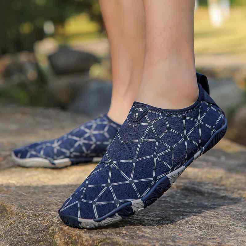 ウォーターシューズ 男女兼用 アウトドア ビーチシューズ マリンシューズ 沢登り 渓流 レジャー ソフトソール 速乾 滑り止め 耐摩耗性 通気性 メッシュアッパ...