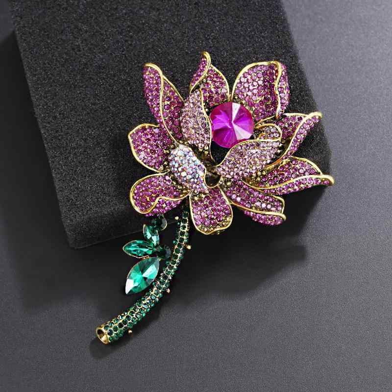 ブローチ レディース 蓮の花 フラワーモチーフ 大ぶり 精緻 ジルコニア ラインストーン 高級感 豪華 エレガント 秋冬 コート アウター 胸元飾り コサージュ...