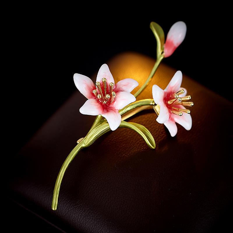 ブローチ レディース 蘭の花 エナメル釉薬加工 田園風 高級感 エレガント 繊細 ピンブローチ ゴールド 電気メッキ レトロ アンティーク調 コート チャイナド...