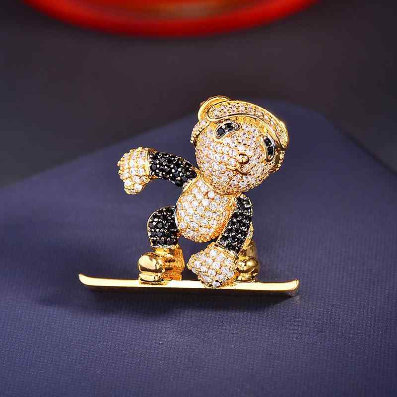 ブローチ レディース 女性用 かわいい クマ スケートボード デザイン ジルコニア 銅製 精巧 高級感 エ..