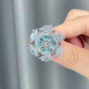 ブローチ レディース おしゃれ レトロ 回転式 クリスタル 雪の結晶 高級感 デザイン ラインストーン 飾りピン 秋冬 ファッション小物 アクセサリー 多色展開