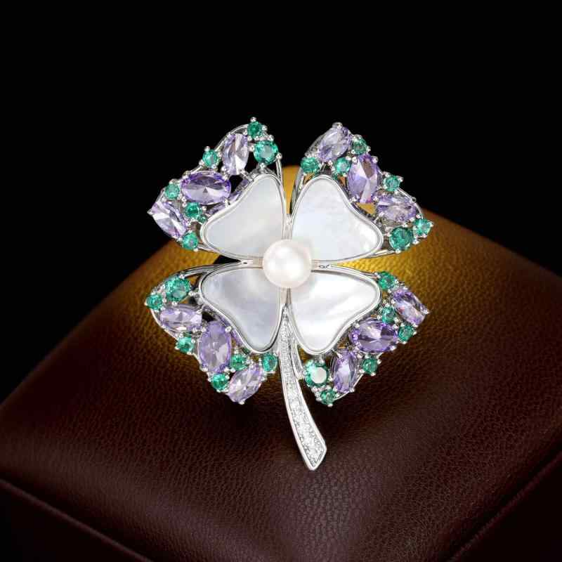 ブローチ レディース 高級感 天然淡水パール マザーオブパール ジルコニア クローバー リーフ フラワーモチーフ シルバー スーツ ジャケット コート フォーマ...