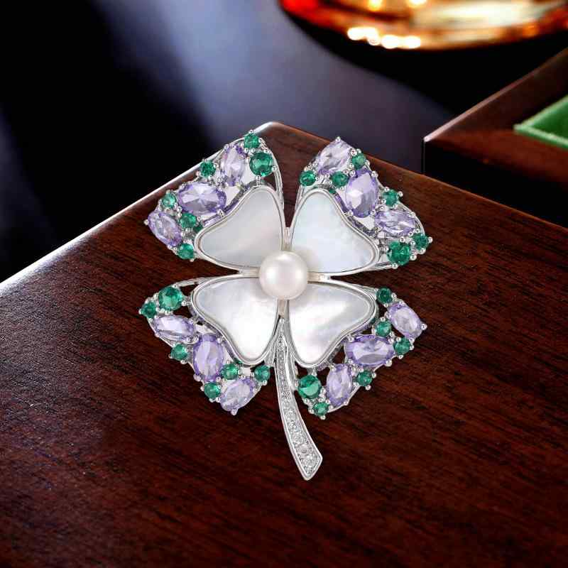 ブローチ 胸飾り レディース 女性用 天然貝殻 クローバー フラワー 高級感 エレガント 上品 コート アウター 服飾小物 装飾品 春夏 ファッション カジュア...
