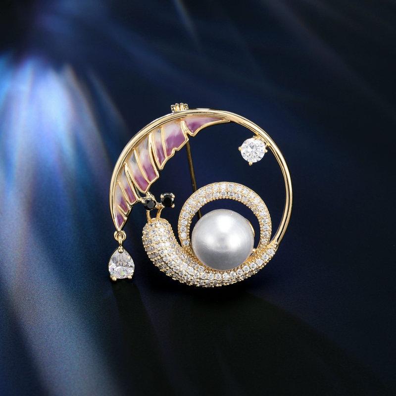 ブローチ レディース 高級感 淡水パール 個性デザイン カタツムリ モチーフ 昆虫 スカーフクリップ カ..