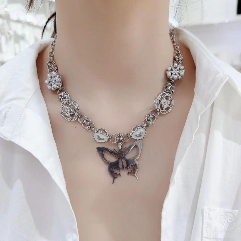 ネックレス レディース クール パンク 蝶モチーフ チタン合金 パール ハート カメリア ボタンモチーフ 重厚なデザイン チョーカー ヴィンテージ風