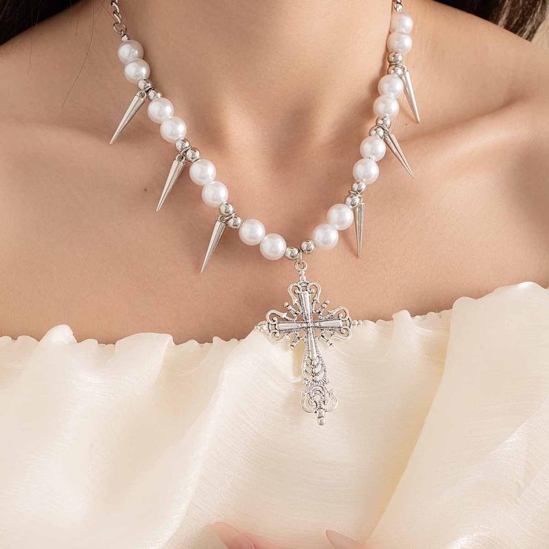 ネックレス レディース 甘辛ミックス パンク系 レトロ クロス スタッズ パール ビーズ チョーカー 個性的デザイン 亜鉛合金製 電気メッキ加工 デイリー カジュアル