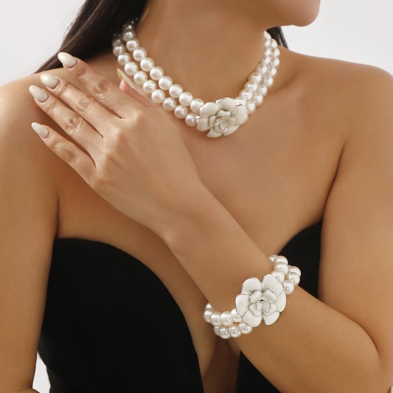 アクセサリー レディース フレンチレトロ 軽奢 カメリア フラワーモチーフ フェイクパール ブレスレッ..