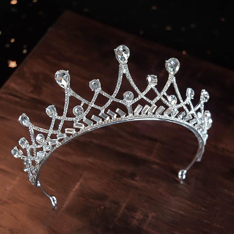 ティアラ レディース ウェディング 結婚式 ブライダル 欧米風 ジルコニア クリスタル パール フラワーモチーフ ゴージャス 華やか ヘッドドレス ヘアアクセサ...