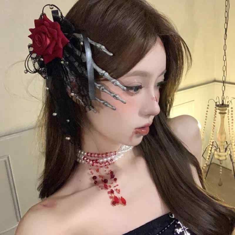 ヘアクリップ レディース ハロウィン 仮装 コスプレ イベント スカルハンド ダークゴシック 赤黒薔薇 髪飾り ヘアピン 個性的 おしゃれ フォトプロップス 秋冬
