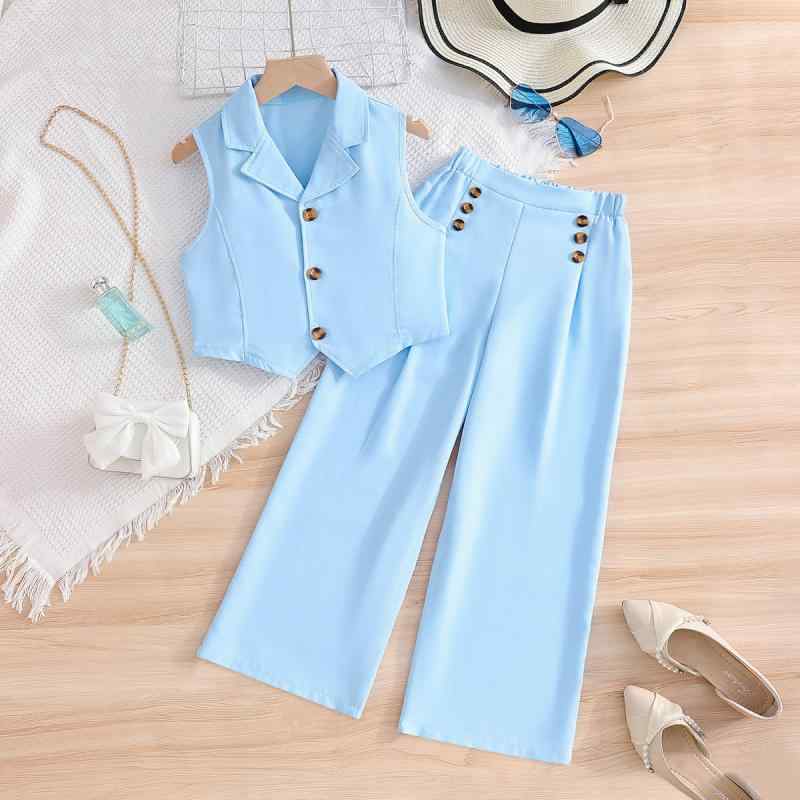 ・カテゴリ: キッズセットアップ・性別: 女性・スタイル: カジュアル・セットアップ種類: パンツセット・セットアップ点数: 2点セット・セット内容: ウェア・対象年齢: 8歳以上、身長140cm以上・袖丈: ノースリーブ・丈: ロング丈・生地加工: 柔らか加工・厚さ: 普通・柄: 無地・実物画像: モデルなし実写・デザイン要素: セットアップ・糸処理: 目立つ部分は処理済み・素材名: ポリエステル・主要素材: ポリエステル100%・安全基準: B区分・開閉タイプ: シングルボタン・サイズ展開: 5-6歳、7-8歳、9-10歳、11-12歳、13-14歳