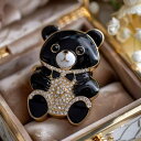 ブローチ レディース 女性用 クマ 動物モチーフ かわいい ジルコニア 輝く 18金メッキ 銅製 電気メッキ加工 オリジナルデザイン 高級感 記念 装飾 プレゼント 秋冬